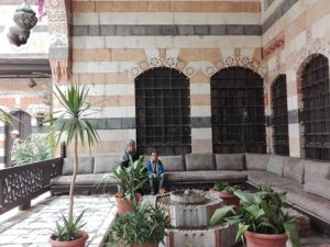جولة في قصر العظم
